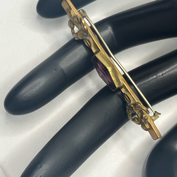 Victorian gold tone purple glass stone vintage bar brooch pin c clasp antique - Picture 15 of 15